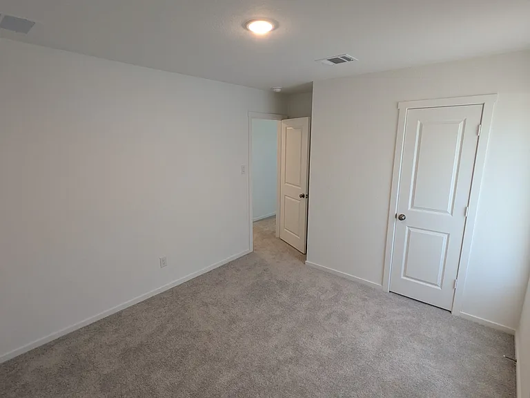 133 Pastar Fls — Photo 2