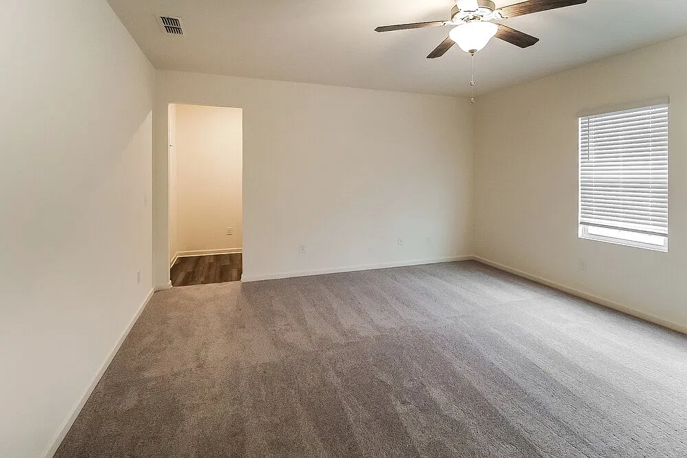 4 bed, 3.0 bath, 2406 sqft, $2,990 — Photo 4