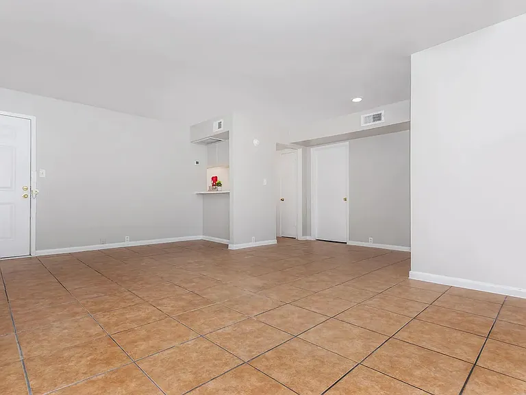 Ashley Square Apartments — Photo 58