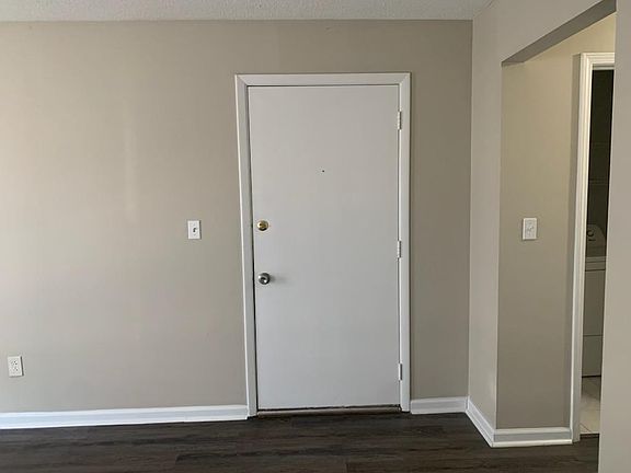 4th image of 2100 Tamarack Rd APT 1A