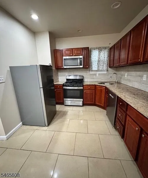 4 bed, 2.0 bath, $2,600 — Photo 3