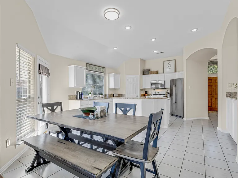1438 Royal Oaks Dr — Photo 10