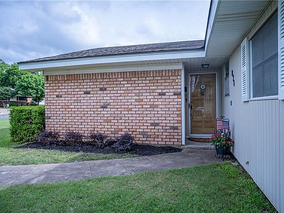 2nd image of 820 Dickens Dr