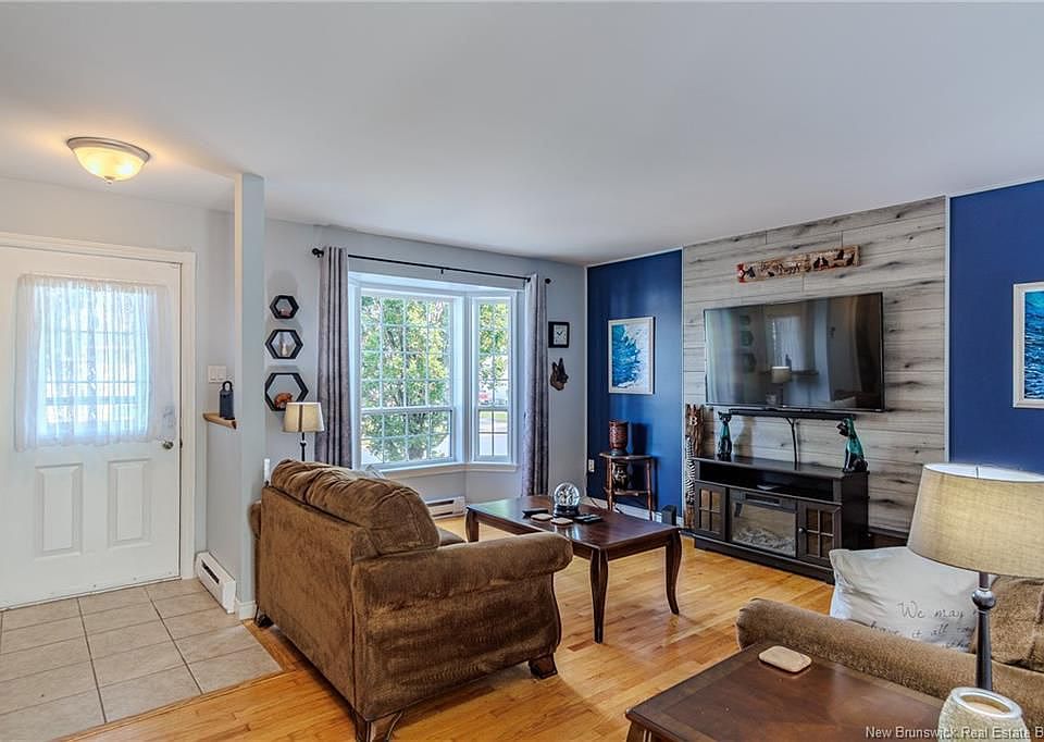1st image of 39 Boyaner Cres