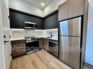 2959 Richter St #101, Kelowna, BC V1Y0N1