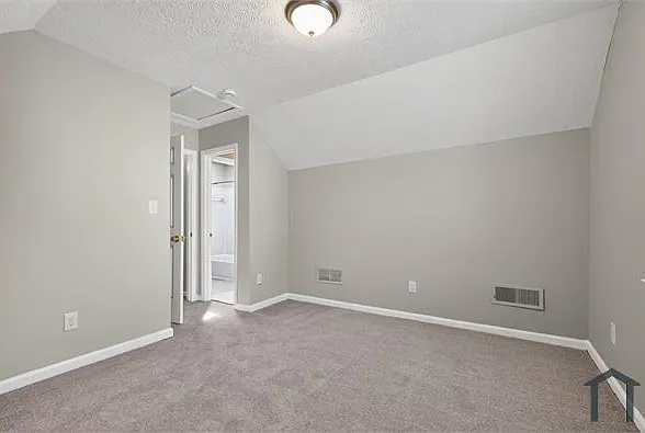 968 Pine Ridge Dr — Photo 4