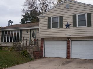 111 Sunny Cir, Mason City, IA 50401