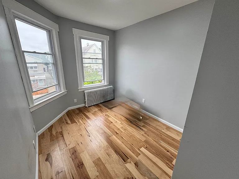 136 W 25th St #2 — Photo 11