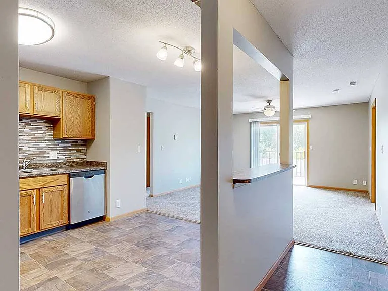 Highland View Apartments — Photo 99