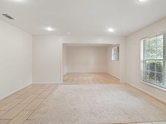 5th image of 1112 Pollard Dr
