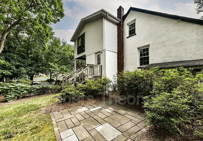 419 S Barton St — Photo 20
