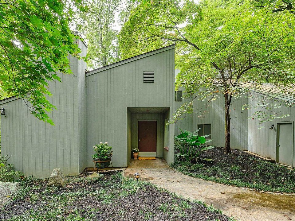 1st image of 428 Rookwood Dr