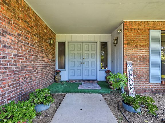2nd image of 105 Tanglewood Ct