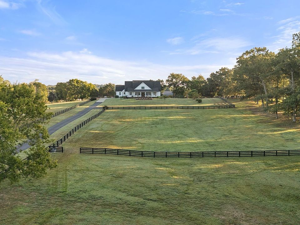 4th image of 1421 Lawrence Ln