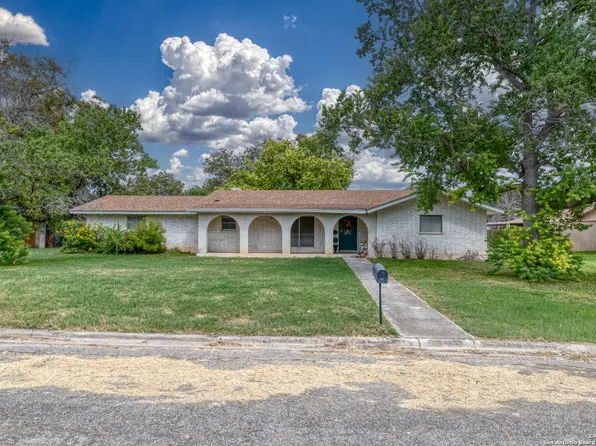5 Donna, Uvalde, TX 78801