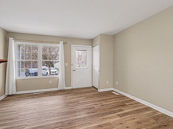 4th image of 3262 Wimbledon Dr