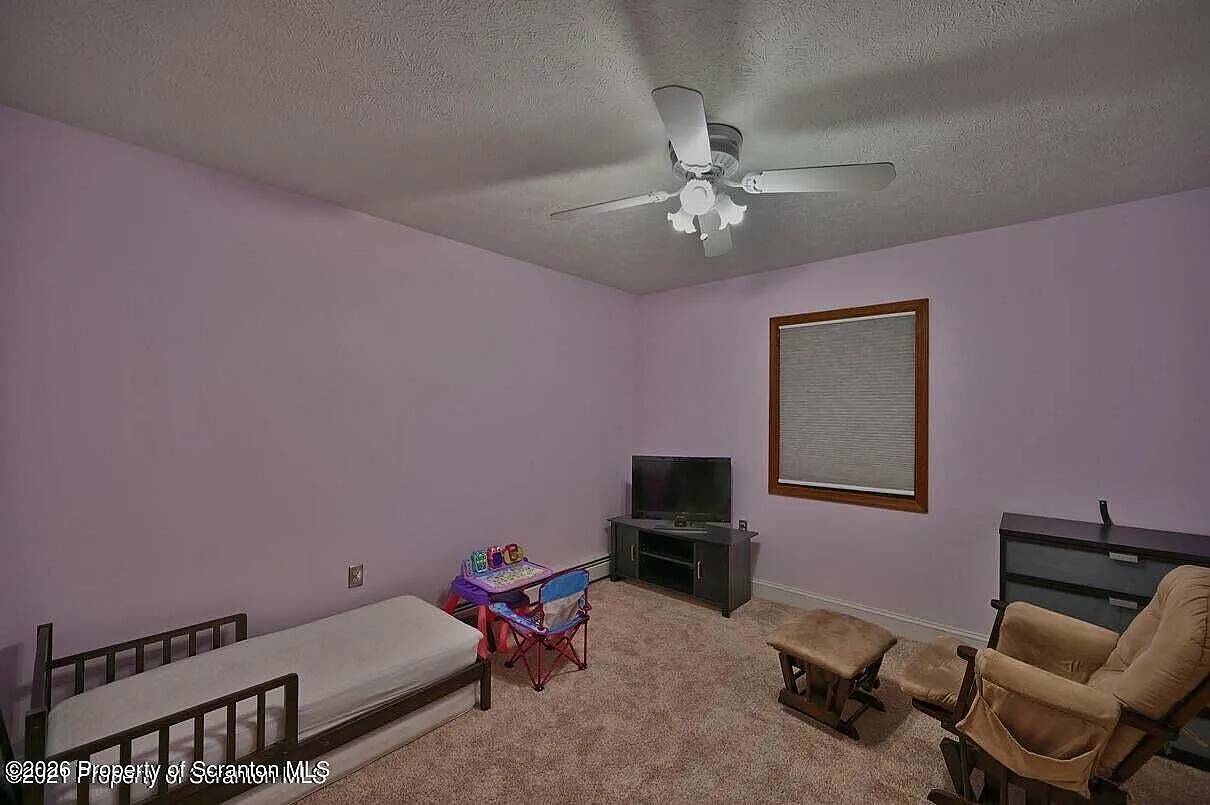 3 bed, 2.0 bath, 1400 sqft, $2,395 — Photo 3