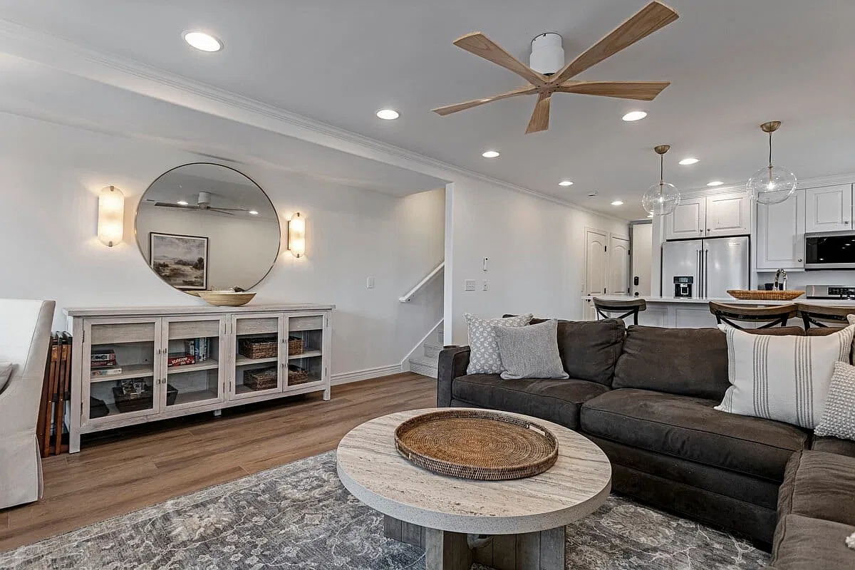 2 bed, 972 sqft, $3,150 — Photo 3
