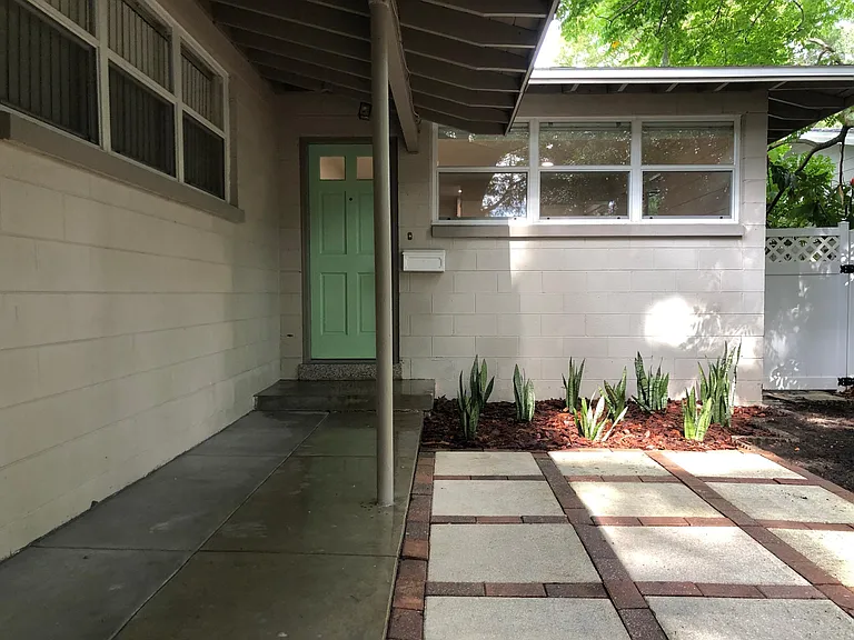 817 Hayden Ln — Photo 2