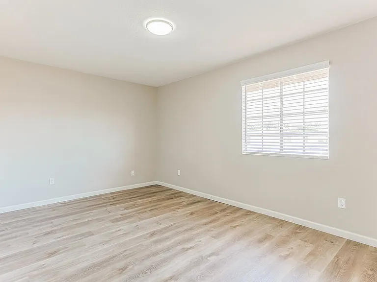 2203 E Dragoon Ave — Photo 13