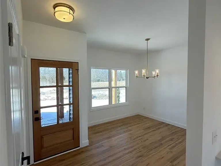 101 Madeline Ct — Photo 2