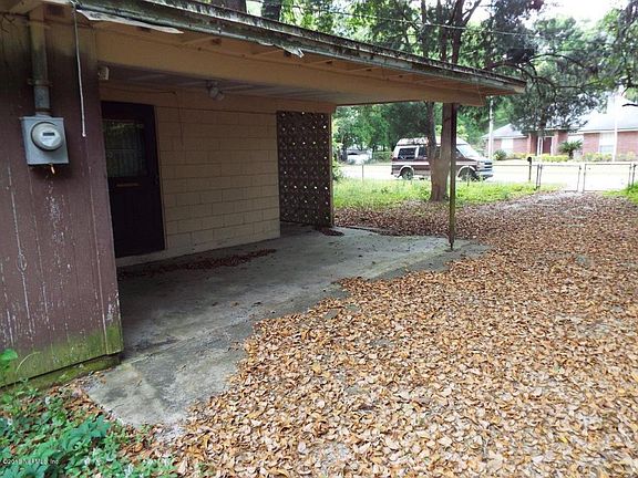 3rd image of 765 Greeland Ave