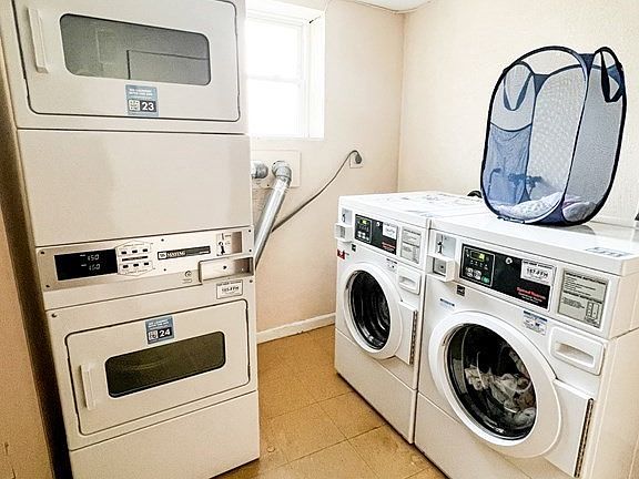 5th image of 1427 Commonwealth Ave APT 504