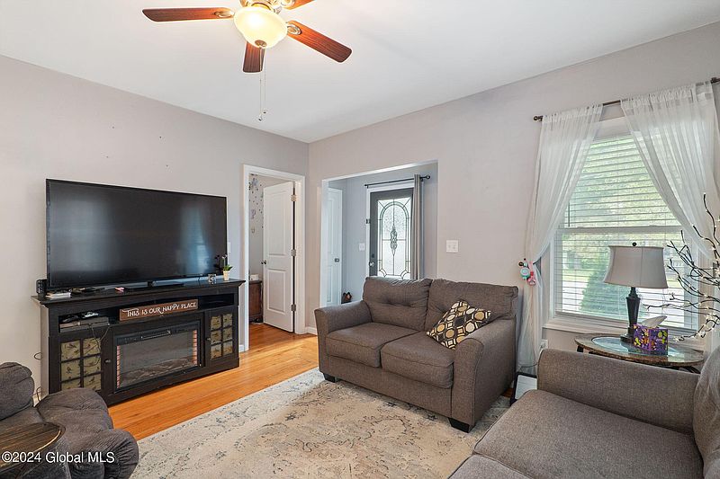 4th image of 2956 Guilderland Avenue