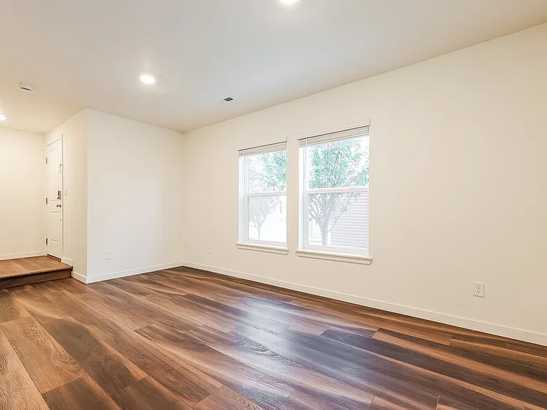 18607 E 47th Pl — Photo 7