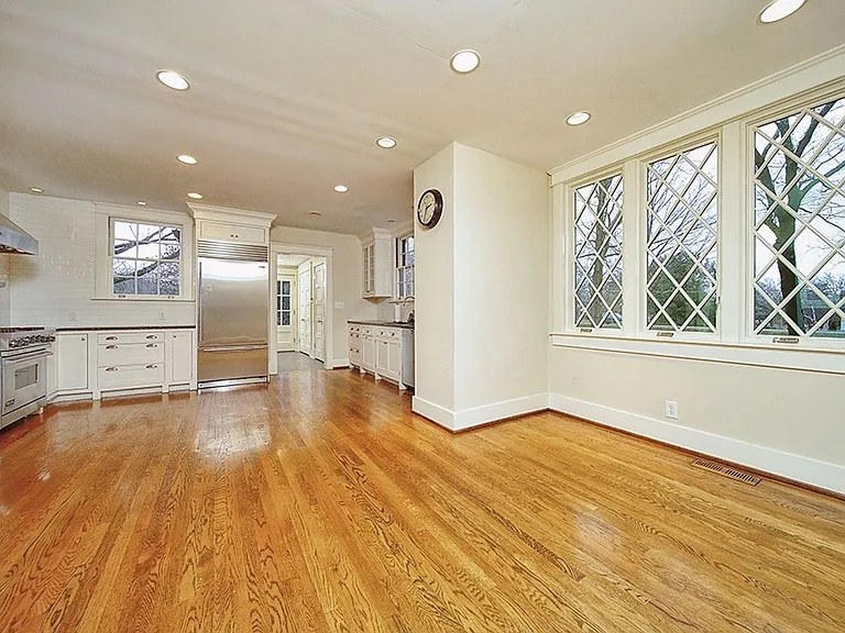3944 Woodlawn Dr — Photo 9