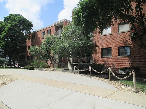 2nd image of 197 W Armitage Ave APT 105