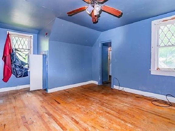 2nd image of 1000 W Ash St