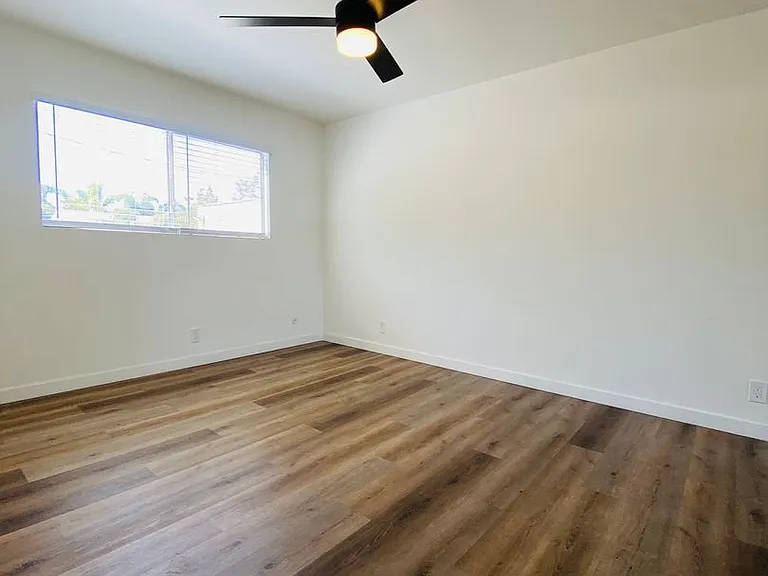 212 S Arnaz Dr — Photo 28
