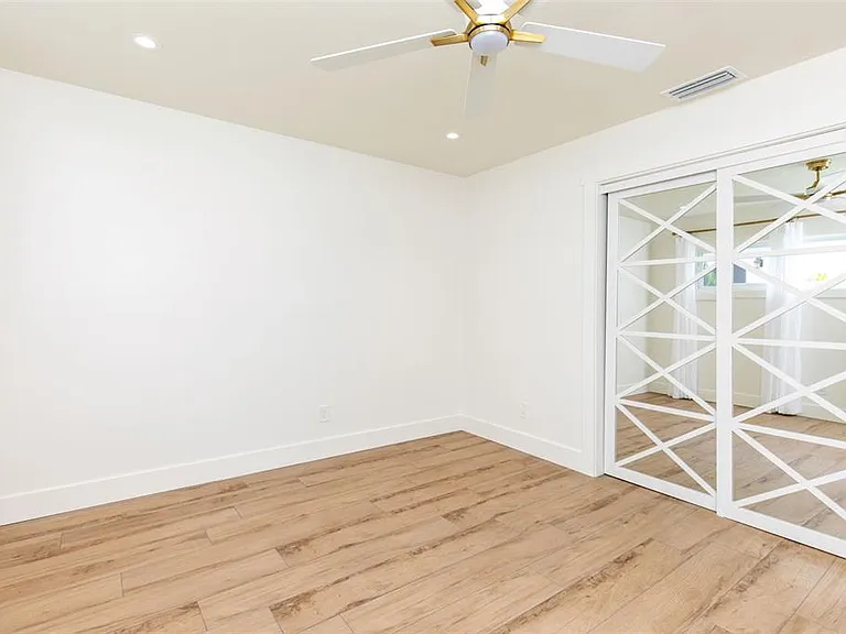 10350 Paradise Blvd — Photo 28