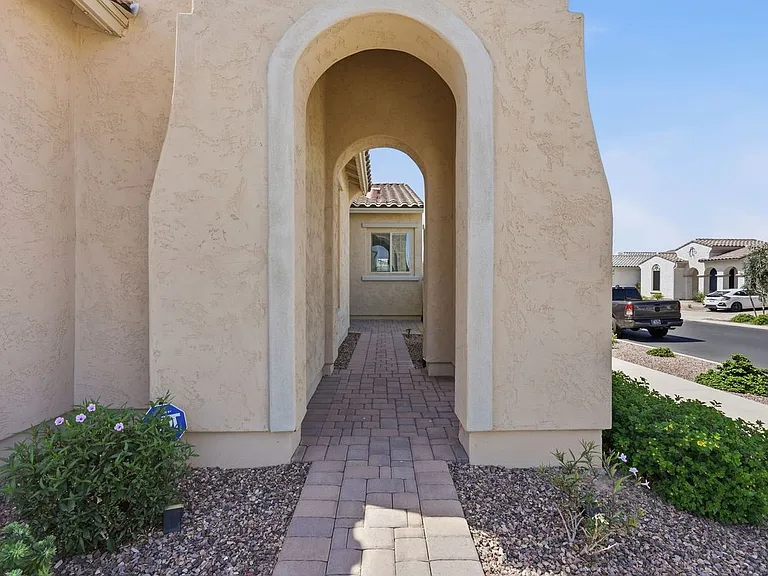 10631 E Thatcher Ave — Photo 3