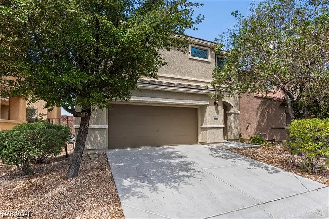 3 bed, 2.5 bath, 1950 sqft, $2,200 — Photo 3