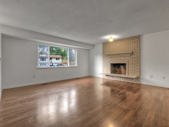 4th image of 23621 52nd Ave E
