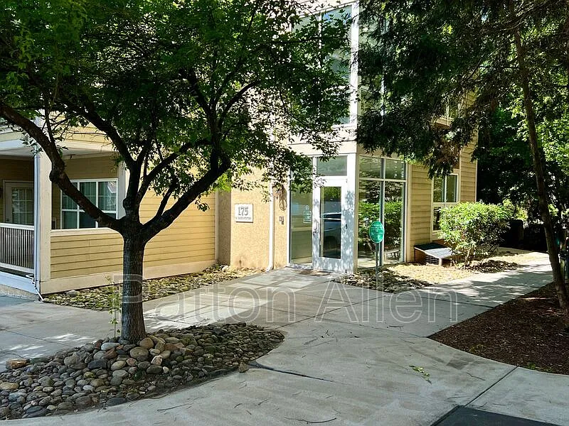 175 S Lexington Ave #C202