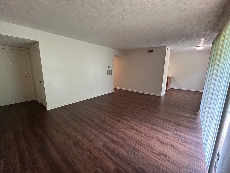 Huntingwood Apartments — Photo 37