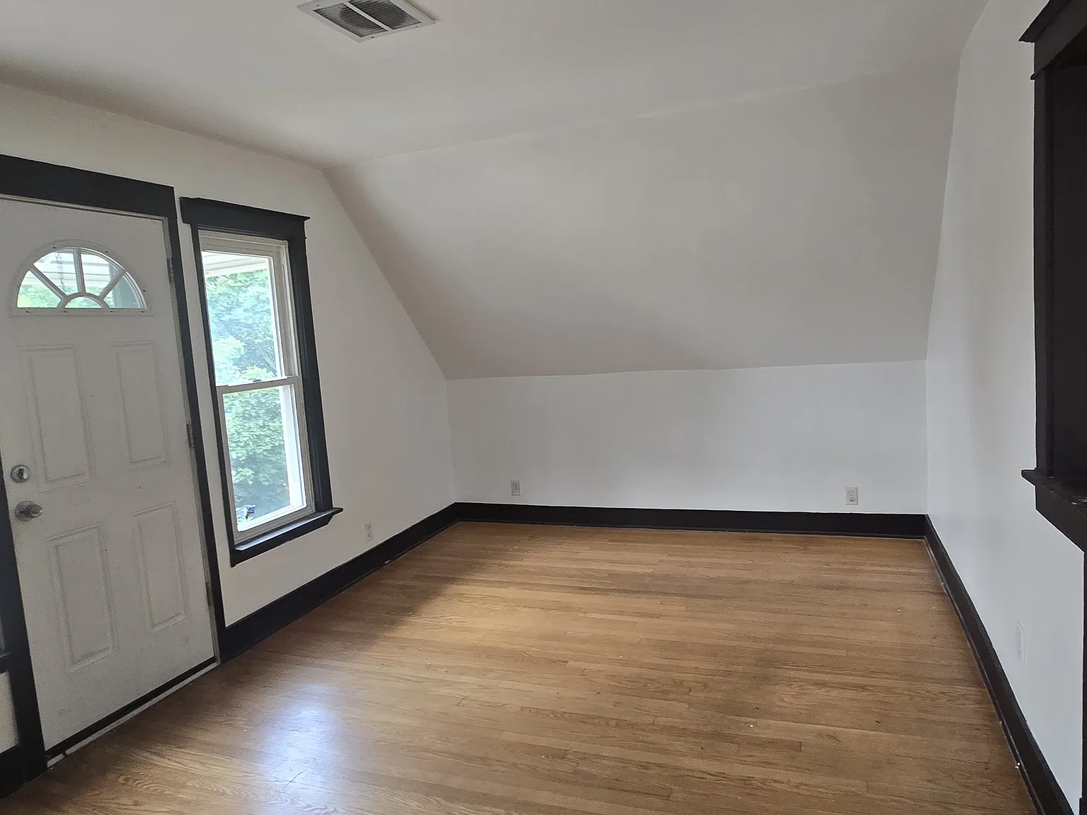 2 bed, 750 sqft, $1,500 — Photo 2