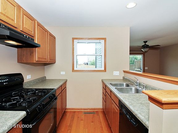 4th image of 734 Carlisle Dr