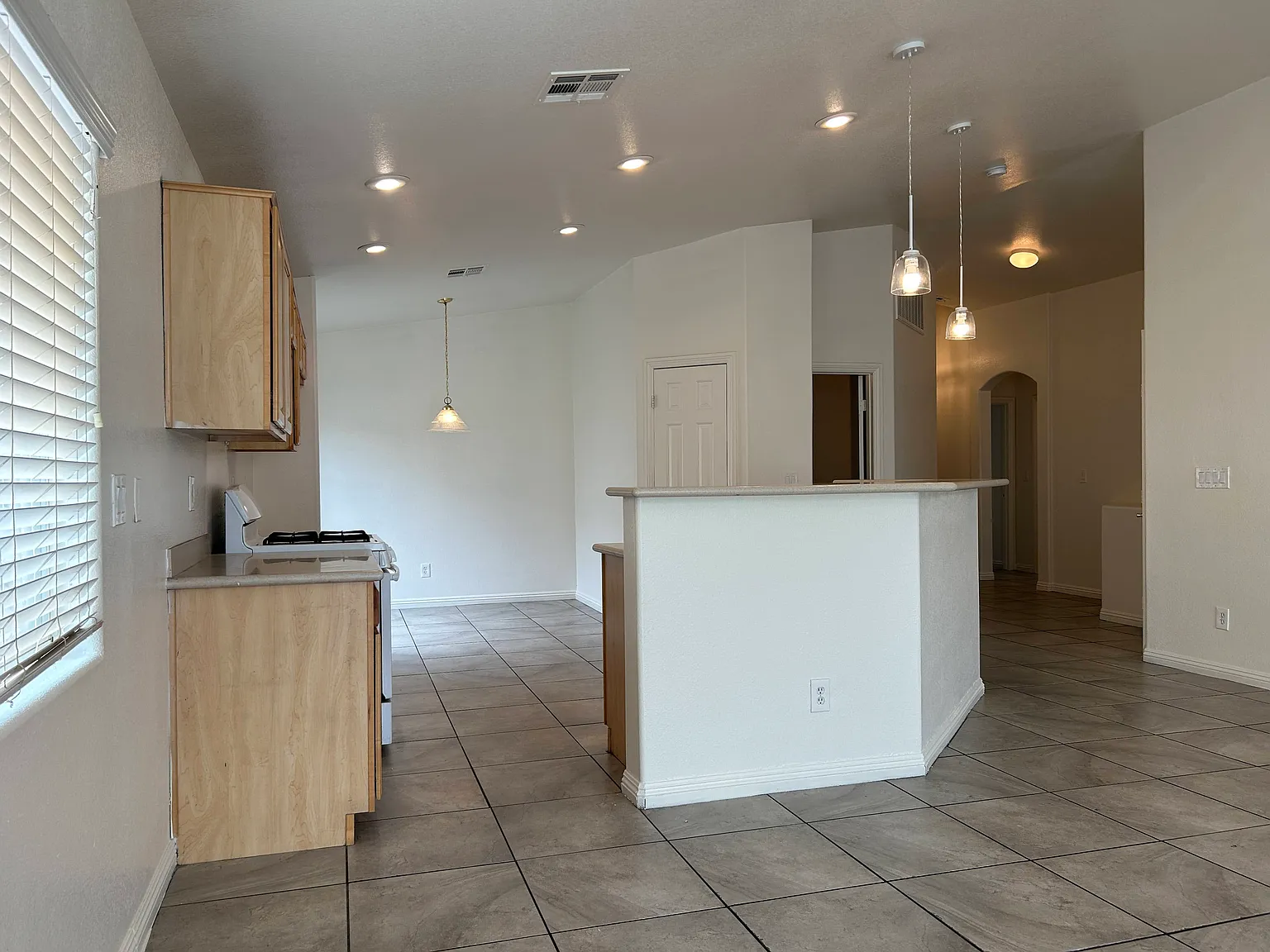 4 bed, 1750 sqft, $2,000 — Photo 3