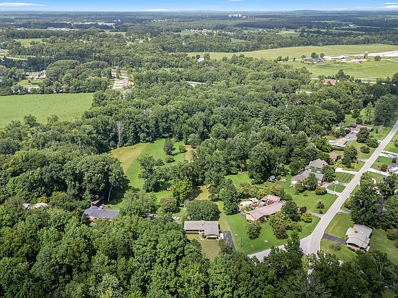 5th image of 42 Hillwood Cir