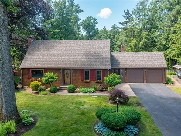 44 Llewellyn Dr, Westfield, MA 01085