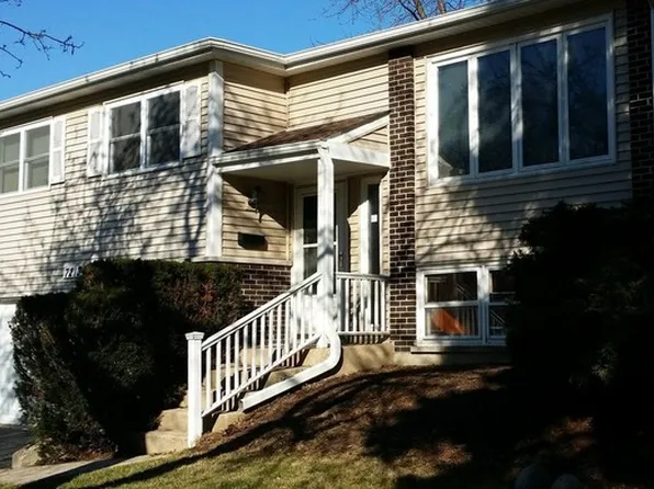 7213 Hawthorne Ave, Woodridge, IL 60517