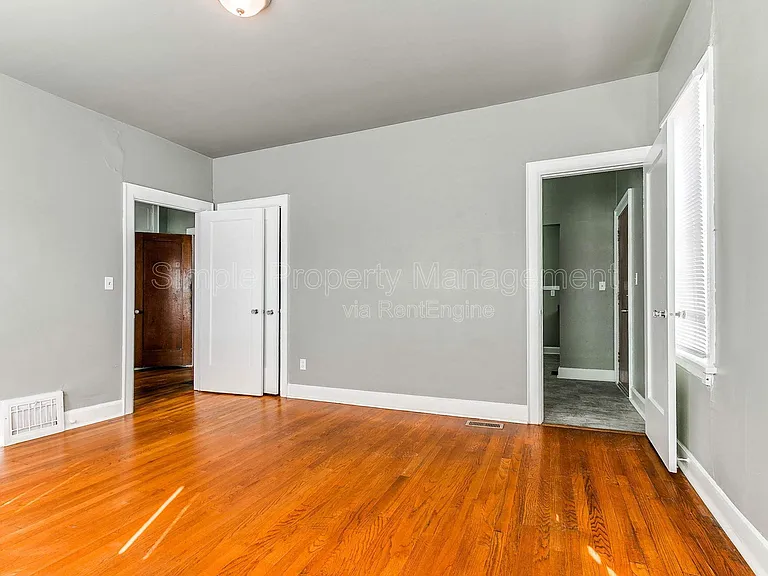 912 NE 21st St — Photo 13
