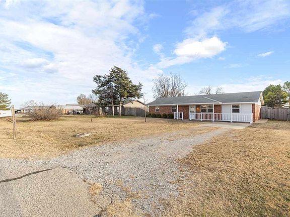 4th image of 813 W Choctaw Ln