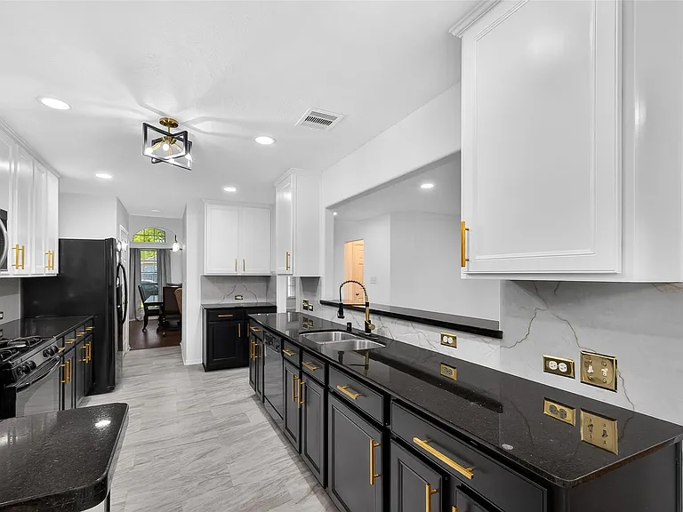 15807 Sonoma Park Dr — Photo 11