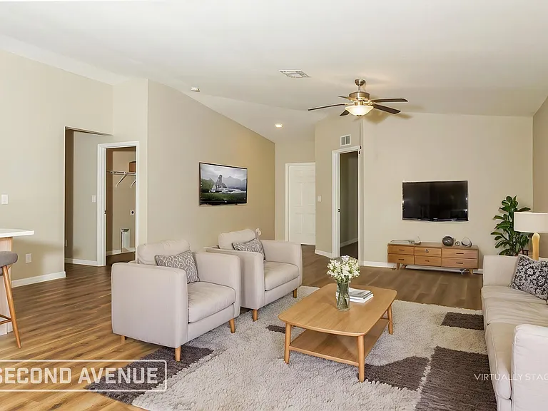 14134 Packard Ave — Photo 2
