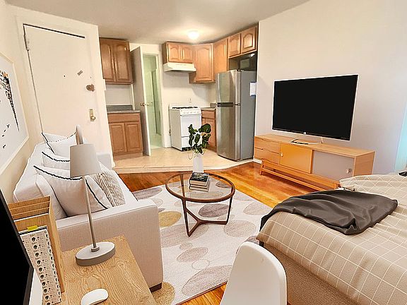 5th image of 200 Allen St APT 6R